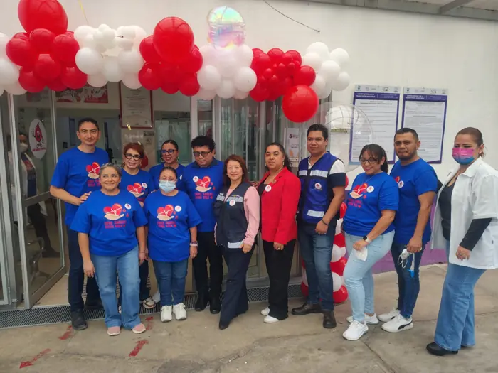 Equipo de campaña frente a CETS Morelos